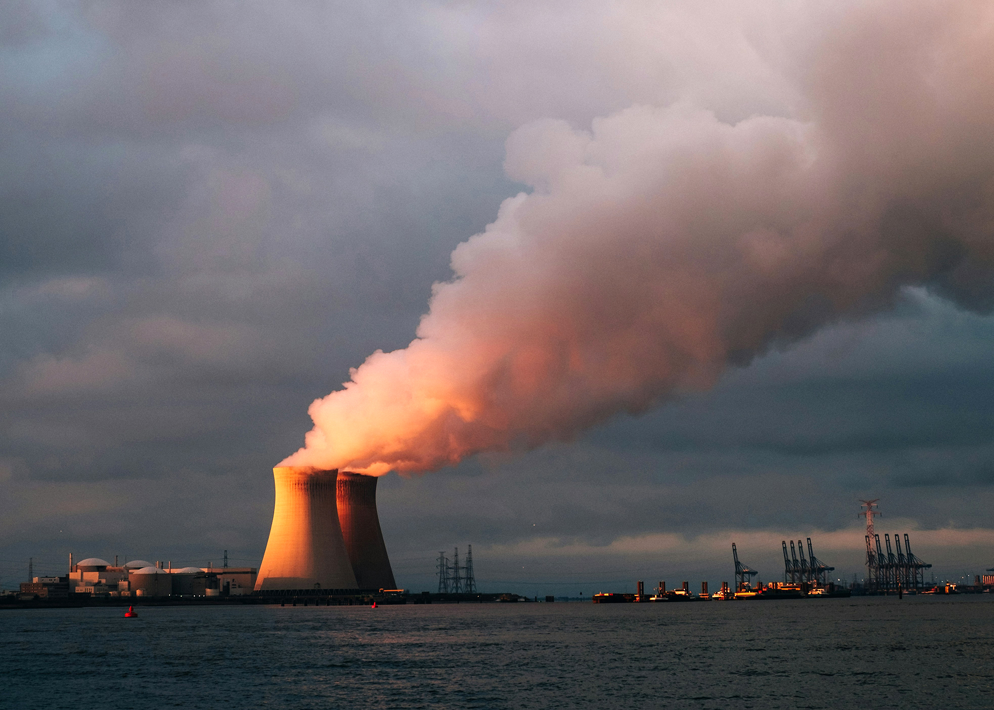 Mehr über den Artikel erfahren Faktencheck: Windkraft vs. Atomenergie